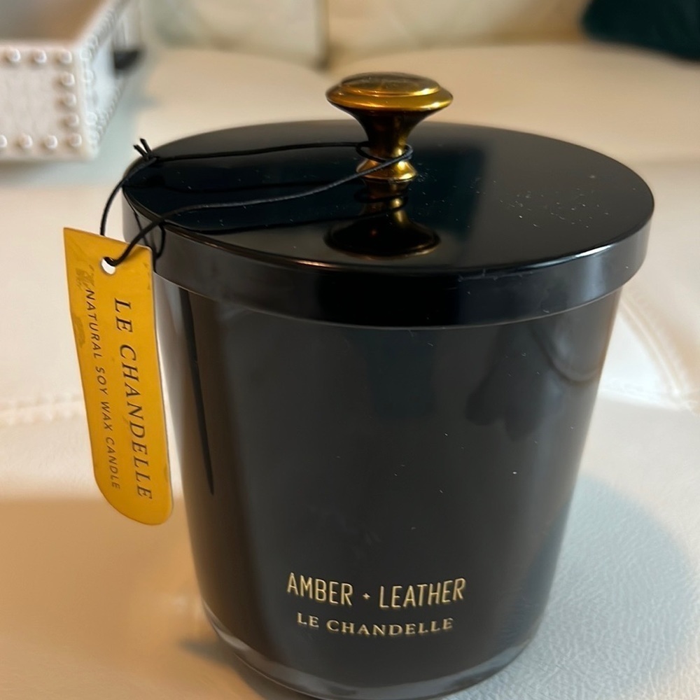 Le Chandelle Amber Leather Soy Wax Candle 17 oz 2 Wick Black Glass Jar New